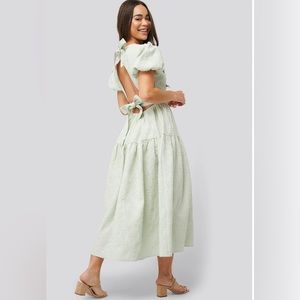 NA-KD Tie Back Flower Structured Dress